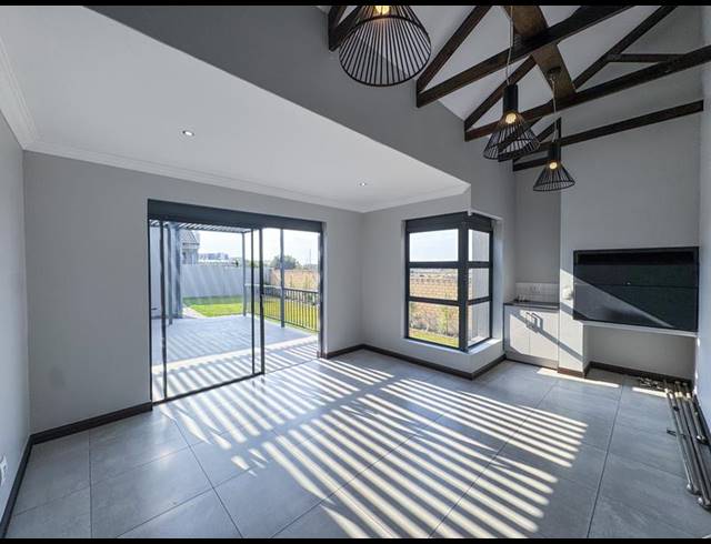 3 BEDROOM HOUSE FOR SALE IN MIDSTREAM ESTATE
